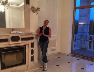 Анастасия Волочкова в своем доме