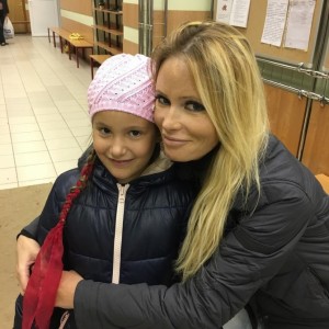 Дана Борисова с дочерью. Фото