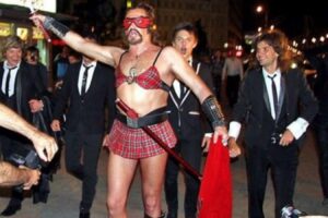 Как Джигурда в лифчике по Арбату шагал