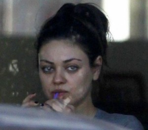 Мила Кунис без макияжа