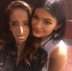 Кайли Дженнер и Лиззи Веласкес. Фото 2015 