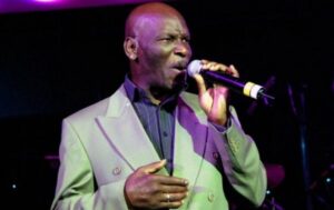 Клем Кертис. Фото