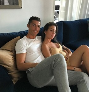 Криштиану Роналду и его девушка. Фото